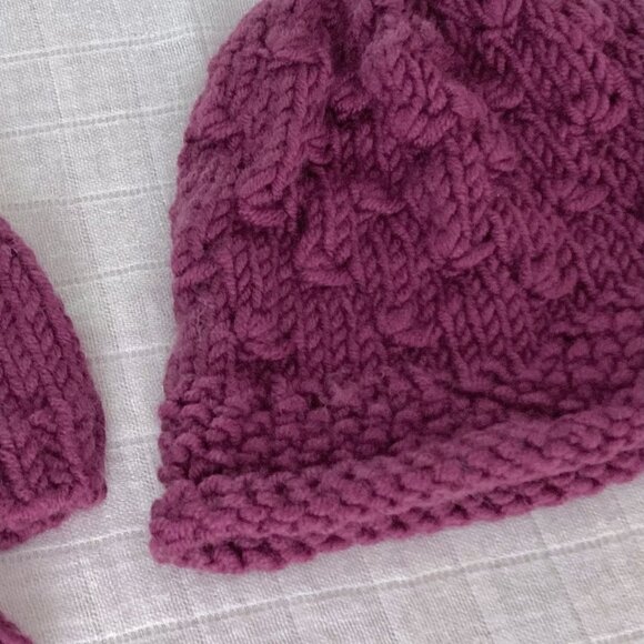 Handmade 🇨🇦 Hand Knit Baby Hat and Mittens Set 0-6M - Picture 3 of 3